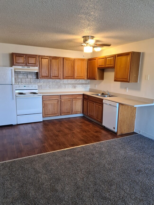 Building Photo - 625 Hathaway Dr
