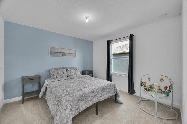 Building Photo - 14119 SW Safi Ter