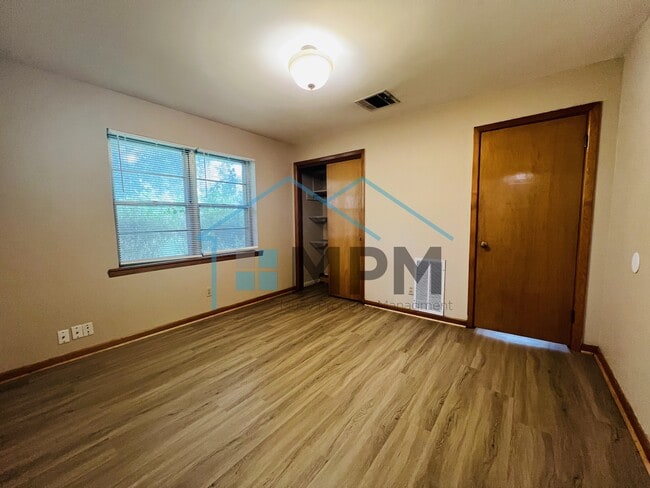 Building Photo - 406 Beasley St