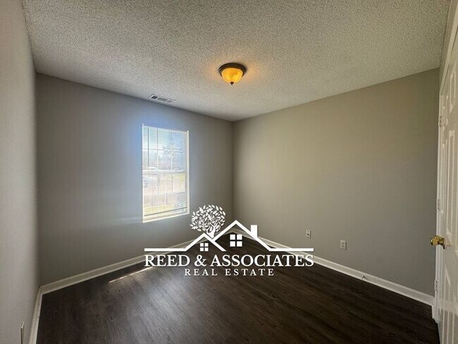 Building Photo - Updated 3-Bedroom Memphis Home with Spacious Yard