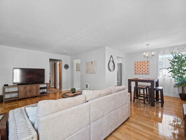 Building Photo - Comfort & Convenience in the Heart of Spokane (Furnished)