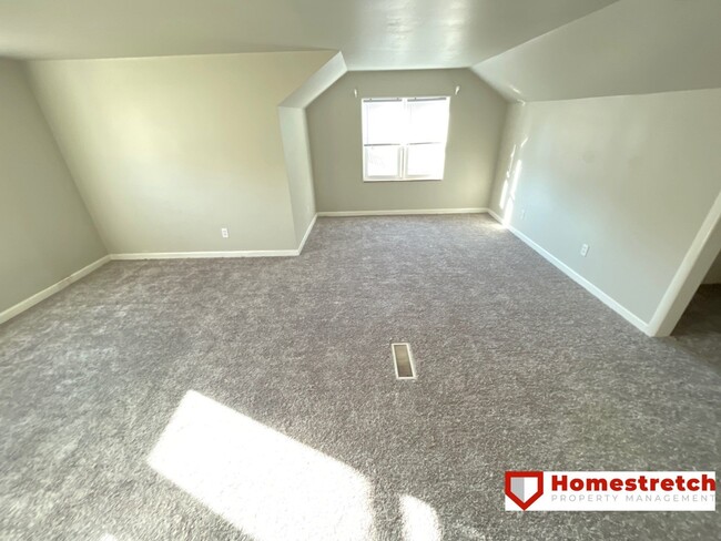 Building Photo - Move In Ready Three Bedroom Home Available!