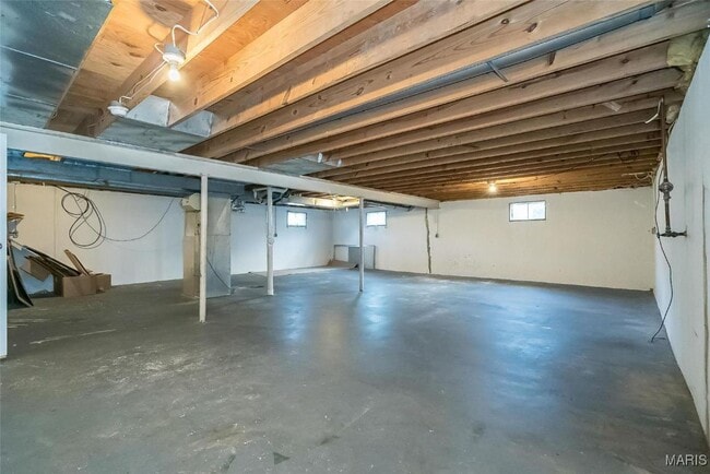 Building Photo - 2018 Creekpoint Dr