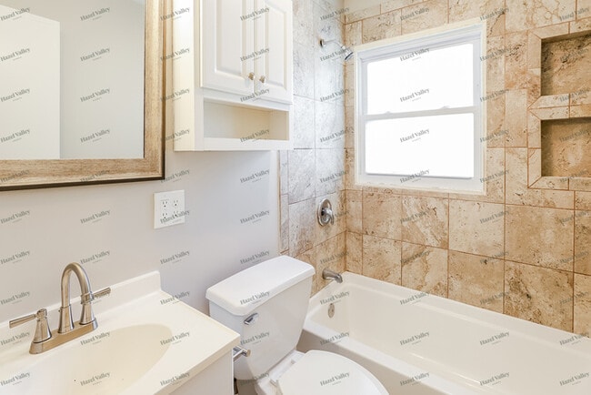 Building Photo - 500 E 3 Dr S