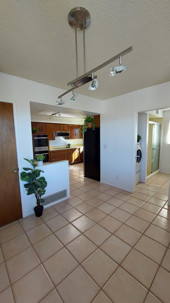 Breakfast nook, laundry room off side entry - 5161 E Camino Bosque