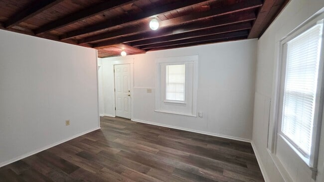 Building Photo - Newly Remodeled.