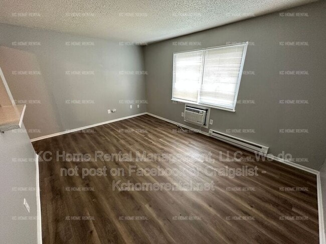 Building Photo - 551 N Somerset Terrace