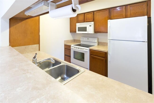 Building Photo - 2121 El Paseo St