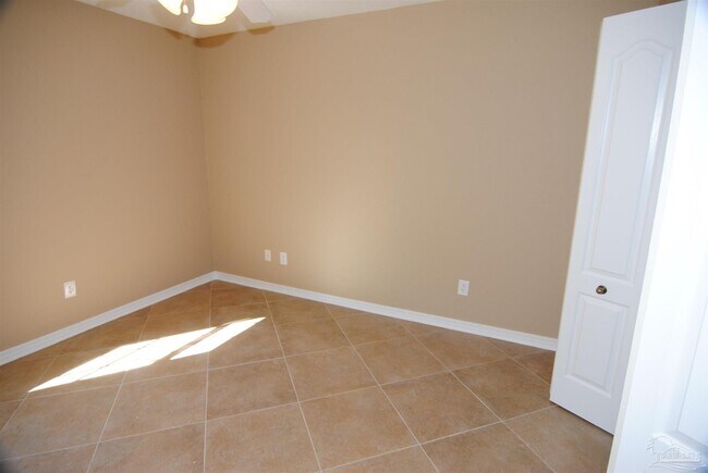 Building Photo - 14630 Innerarity Point Rd
