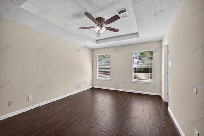 Building Photo - 2607 Parkview Dr