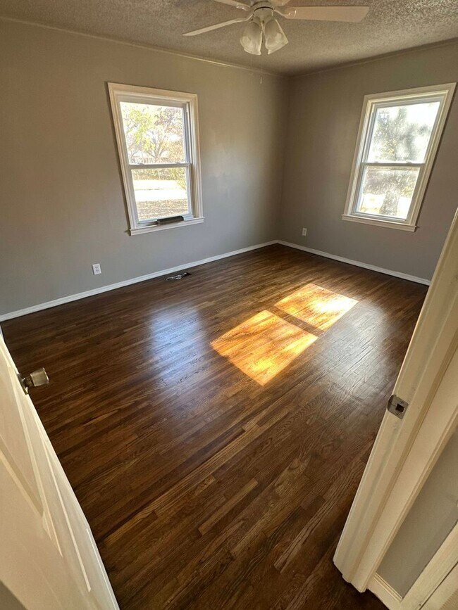 Building Photo - Spacious & Affordable Tulsa Living | 4 Bed...