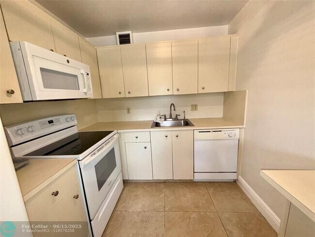 Building Photo - 1401 SW 134th Way