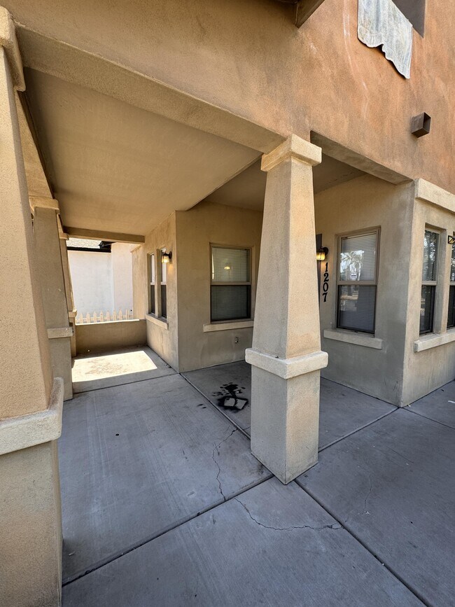 Building Photo - 1207 W Monroe St