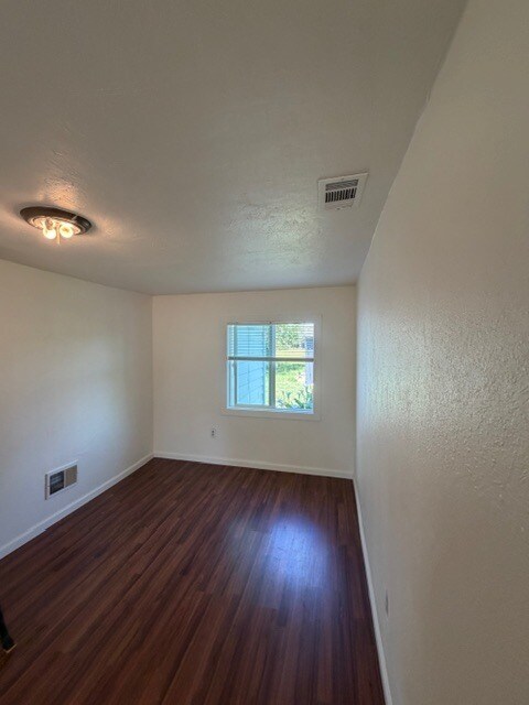 Building Photo - 10861 Live Oak Rd