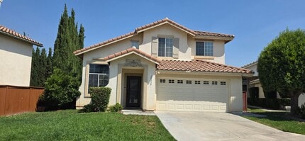 Building Photo - Lovely Home in Desirable Golf Course Commu...