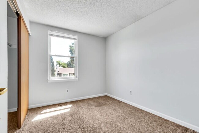Building Photo - 4803 Dearborn St