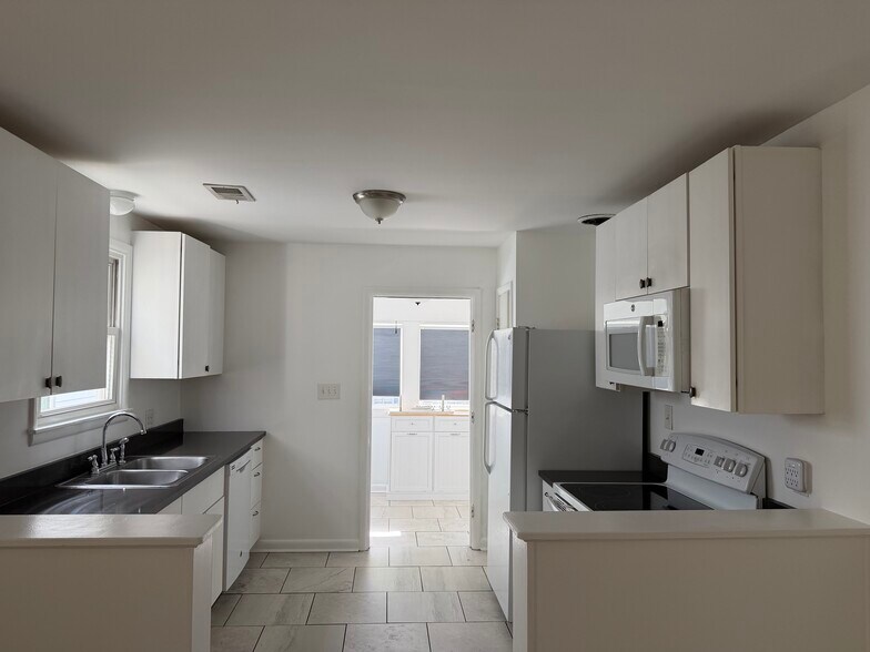 Building Photo - 2418 Brasher Ave