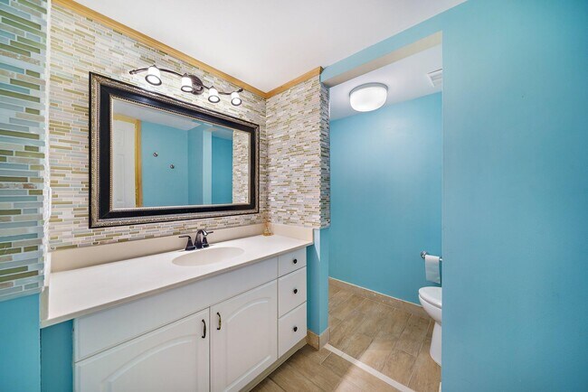 Building Photo - 243 Bay Colony Dr N