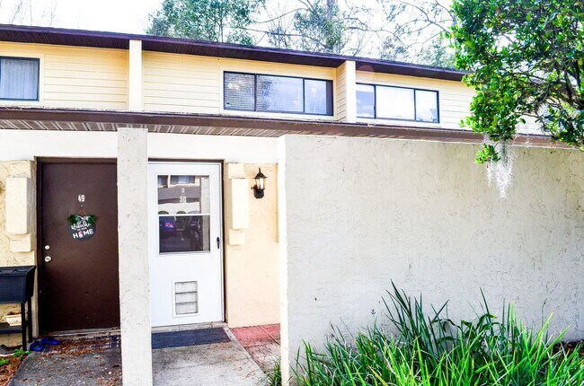 Building Photo - 2508 SW 35th Pl