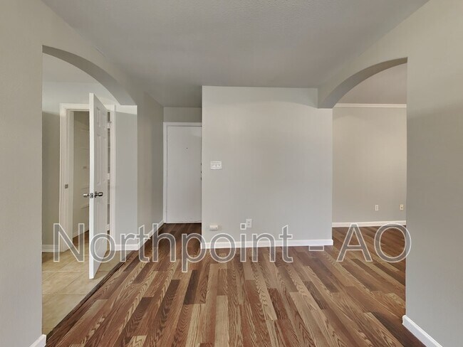 Building Photo - 5213 La Jolla Ln