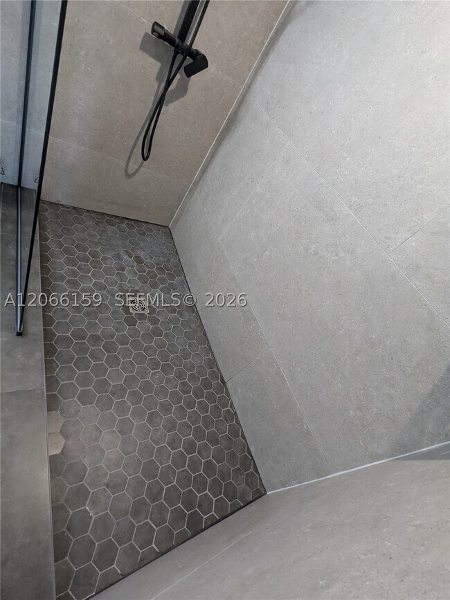 Building Photo - 1155 Brickell Bay Dr