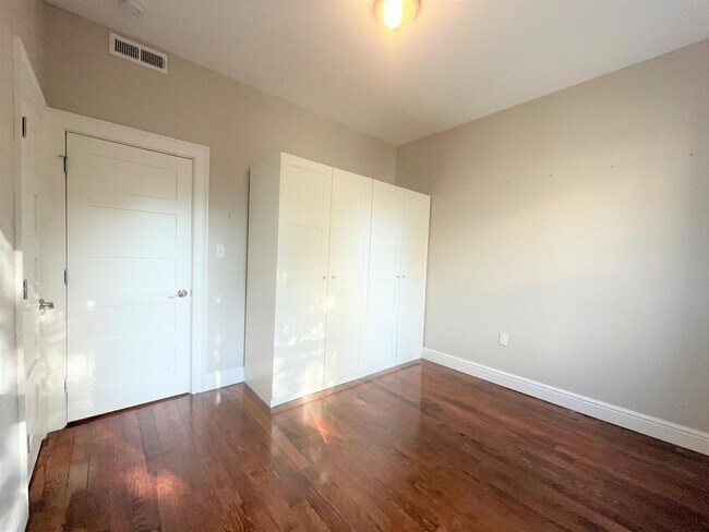 Building Photo - 20 Marie Ave