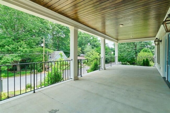 Building Photo - 1375 Wessyngton Rd NE