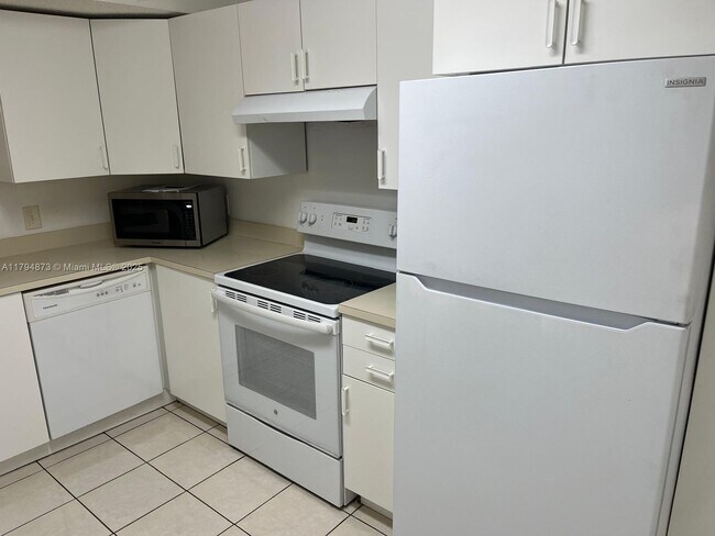 Building Photo - 9001 Wiles Rd