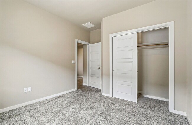 Building Photo - 14740 Mike a Mendoza Ave
