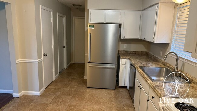 Building Photo - 967 Birchfield Dr