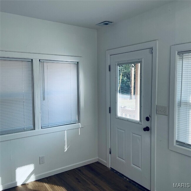 Building Photo - 6476 Hackberry Dr