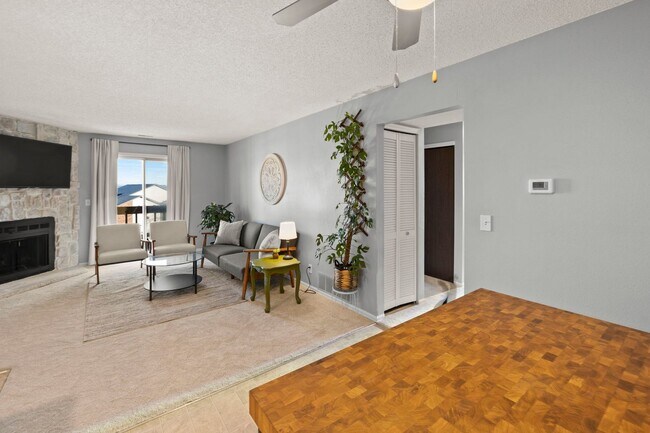 Building Photo - Beautiful Southwest Colorado Springs Condo Near Fort Carson