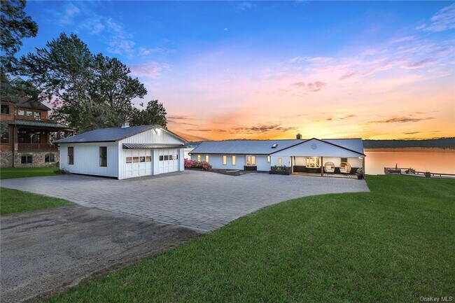 Building Photo - 381 Lakeside Rd