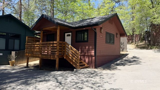 Building Photo - 1 bedroom home in center of town