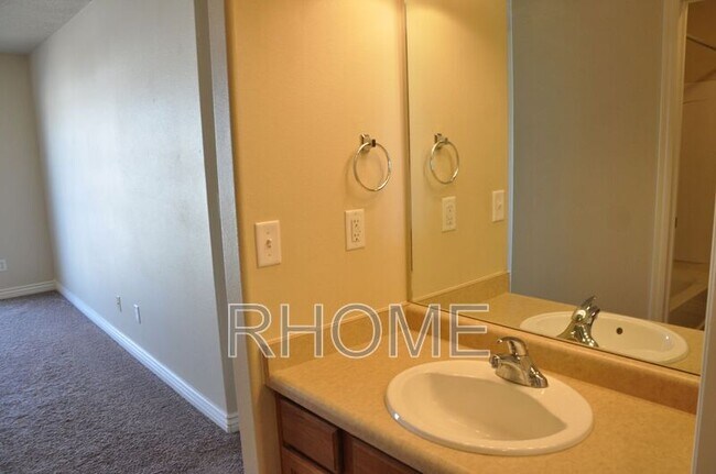 Building Photo - 1705 Westbury Way