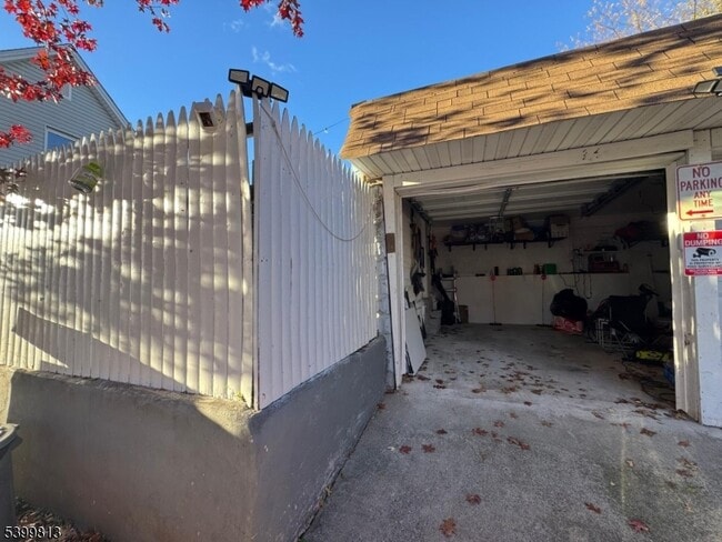 Building Photo - 117 N 6th St