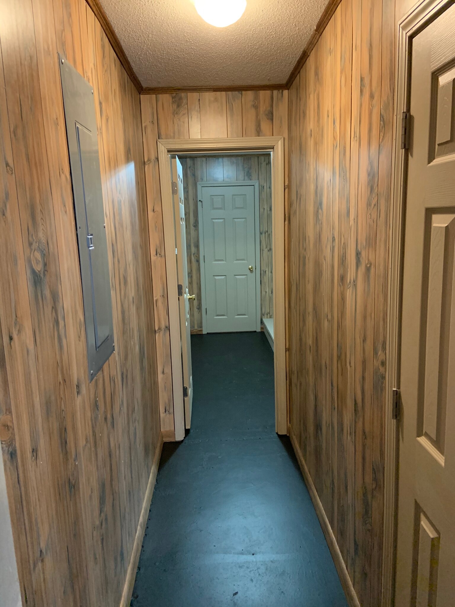 Building Photo - 614 N 13th Ave