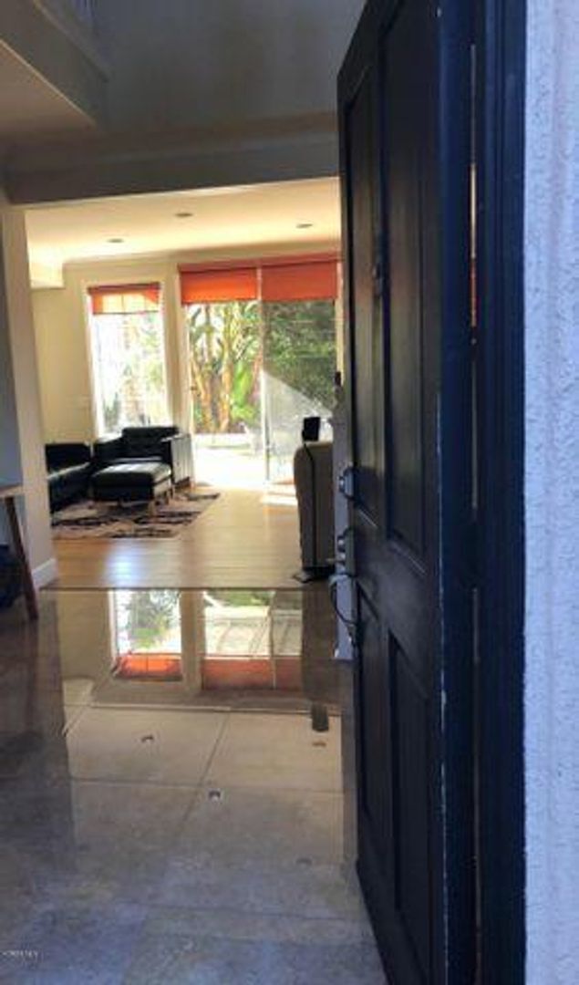 Building Photo - Thousand Oaks Meadow Wood Home. Wood Flooring (No Carpet). Near Lang Ranch Elementary
