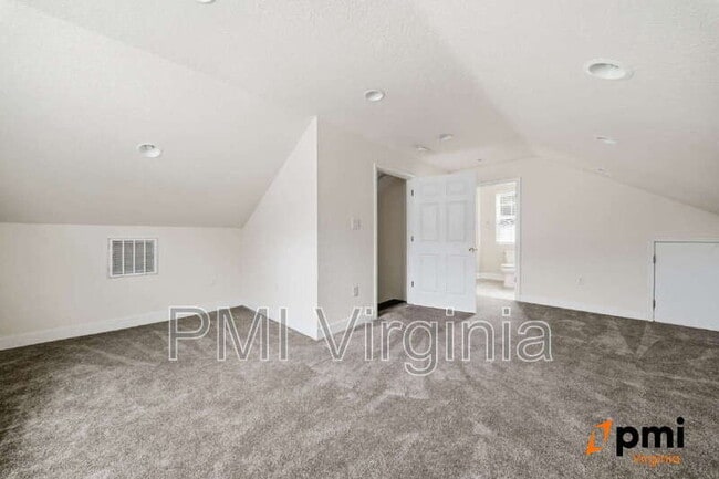 Building Photo - 324 W 36th St