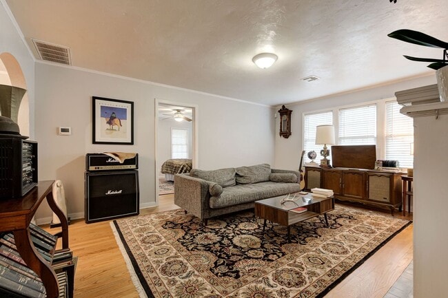 Building Photo - Updated 2 Bed 1 Bath in NW OKC