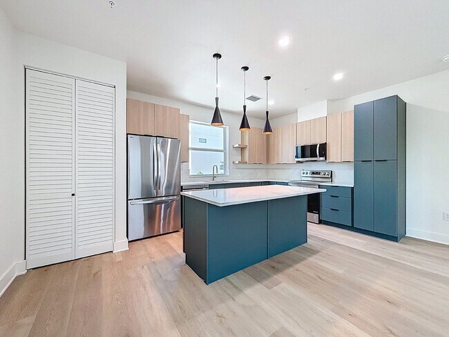 Building Photo - 336 14th St N