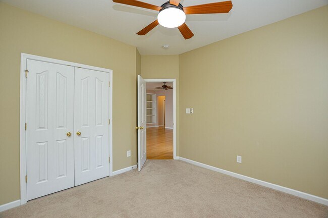 Building Photo - Inviting rancher ready now!