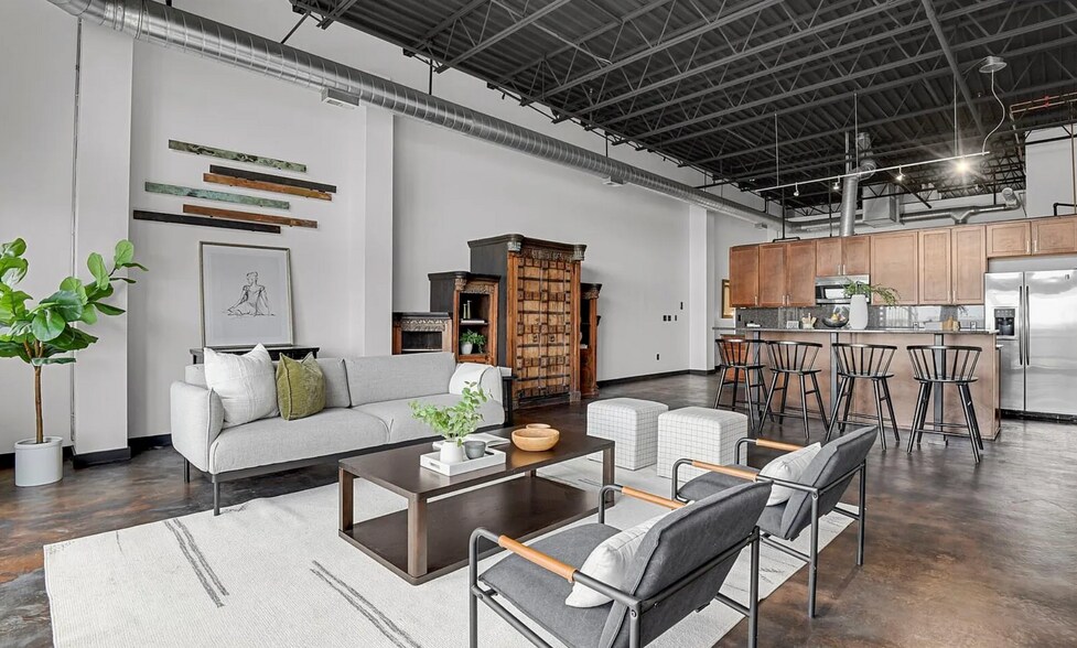 Plenty of storage options - 2715 Blake St