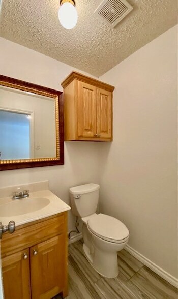 Building Photo - 2125 Forest Oaks Dr