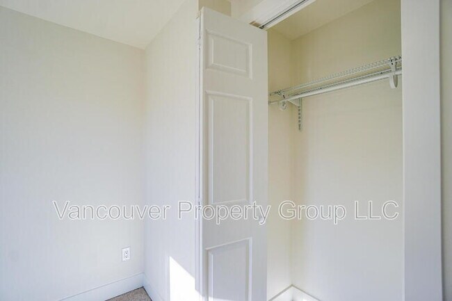 Building Photo - 819 SE Olympia Dr