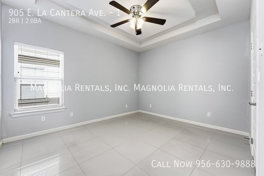 Building Photo - 905 E la Cantera Ave