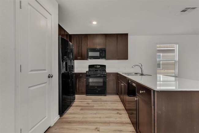 Building Photo - 231 Gabbro Gdns