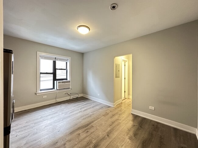 Building Photo - 434.5 W Belden Ave