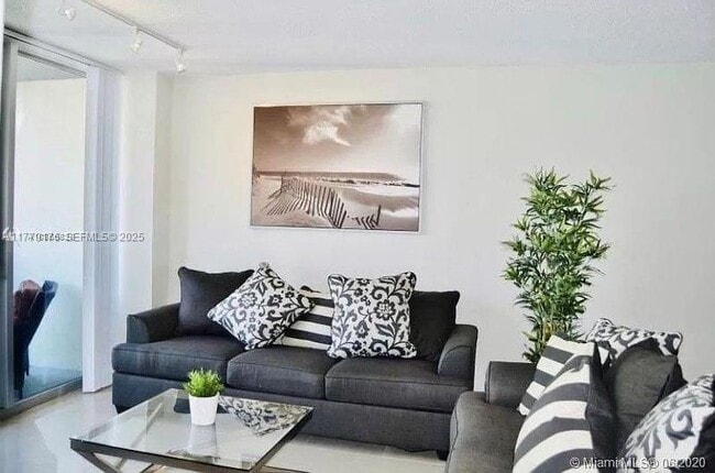 Building Photo - 4001 S Ocean Dr