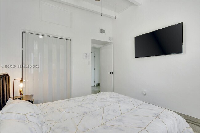 Building Photo - 1205 NW 3rd Ave